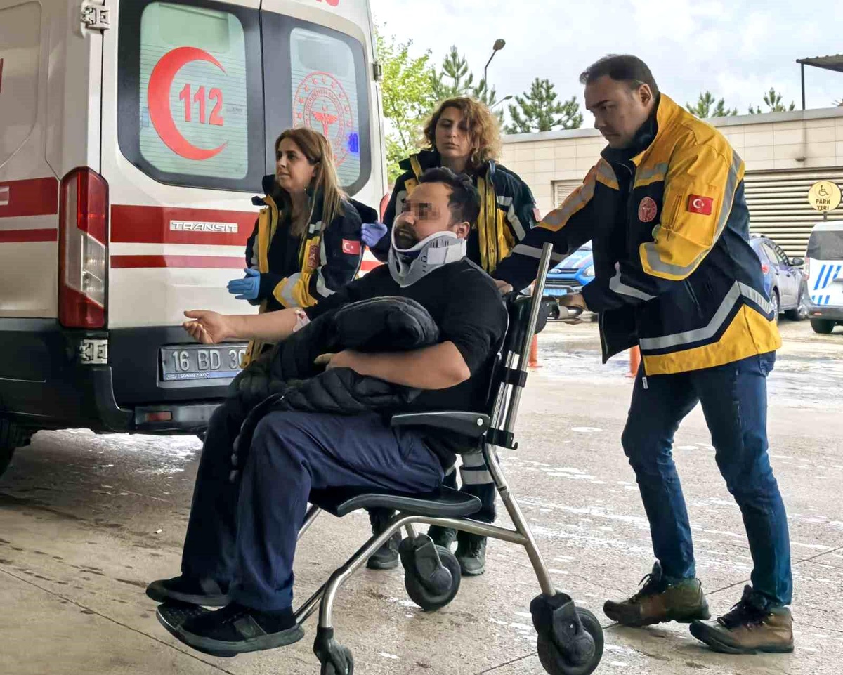 İnegöl\'de Yağışlı Havada Kaza