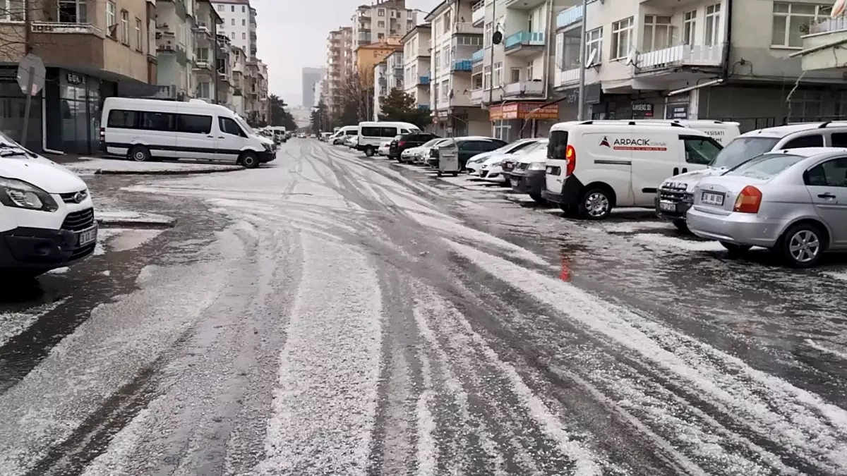 Kayseri\'de Dolu ve Sağanak Yağış Etkili Oldu