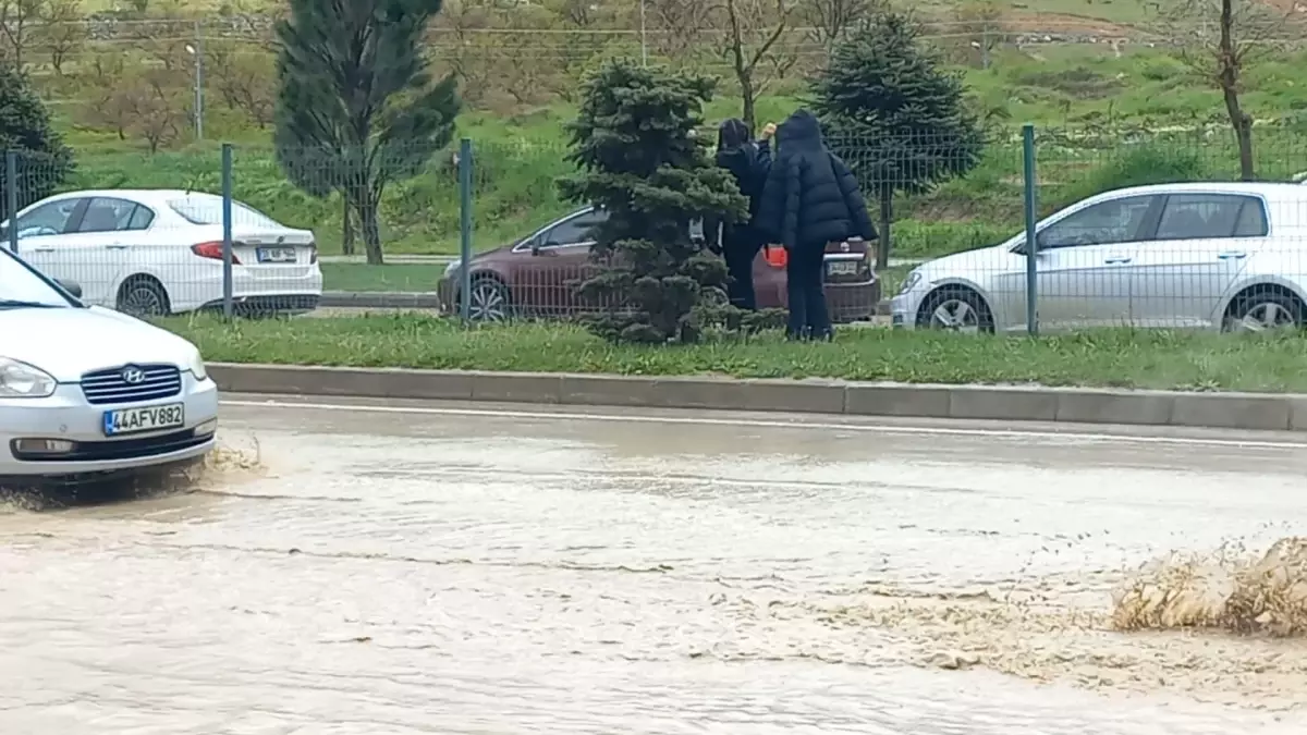 Malatya\'da Sağanak Yağış Etkili Oldu