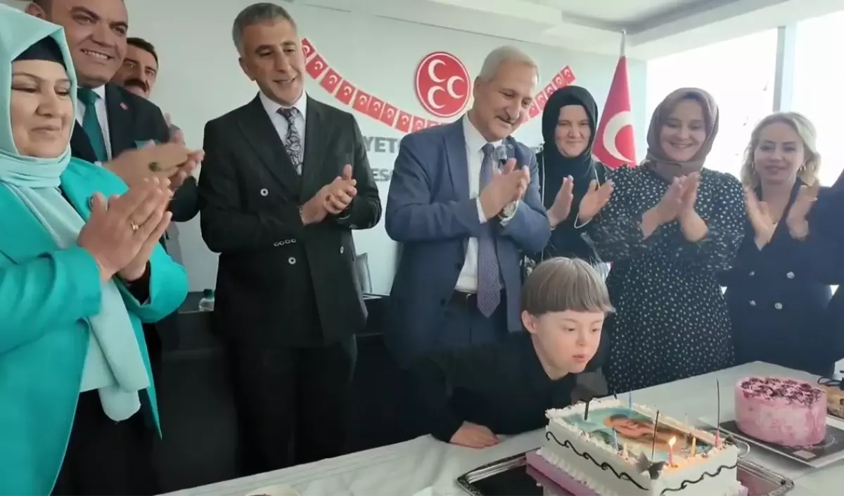 MHP\'den Down Sendromlu Mert\'e Doğum Günü Kutlaması