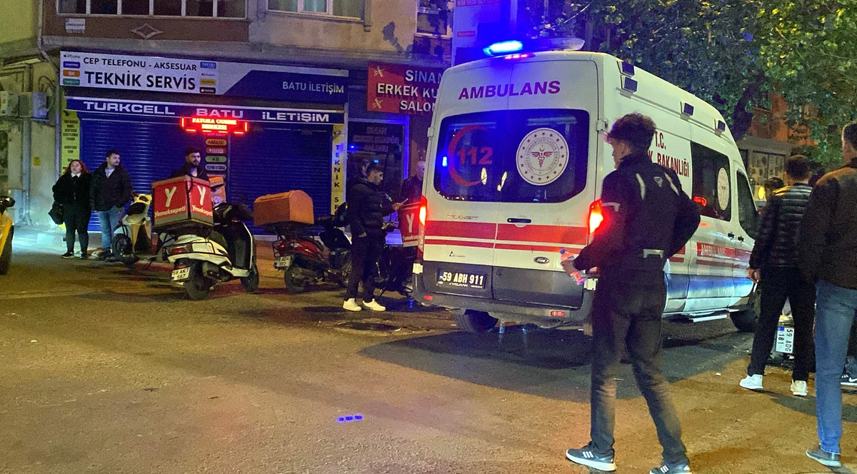 Çorlu\'da Motosiklet Kazası: 2 Kurye Yaralandı