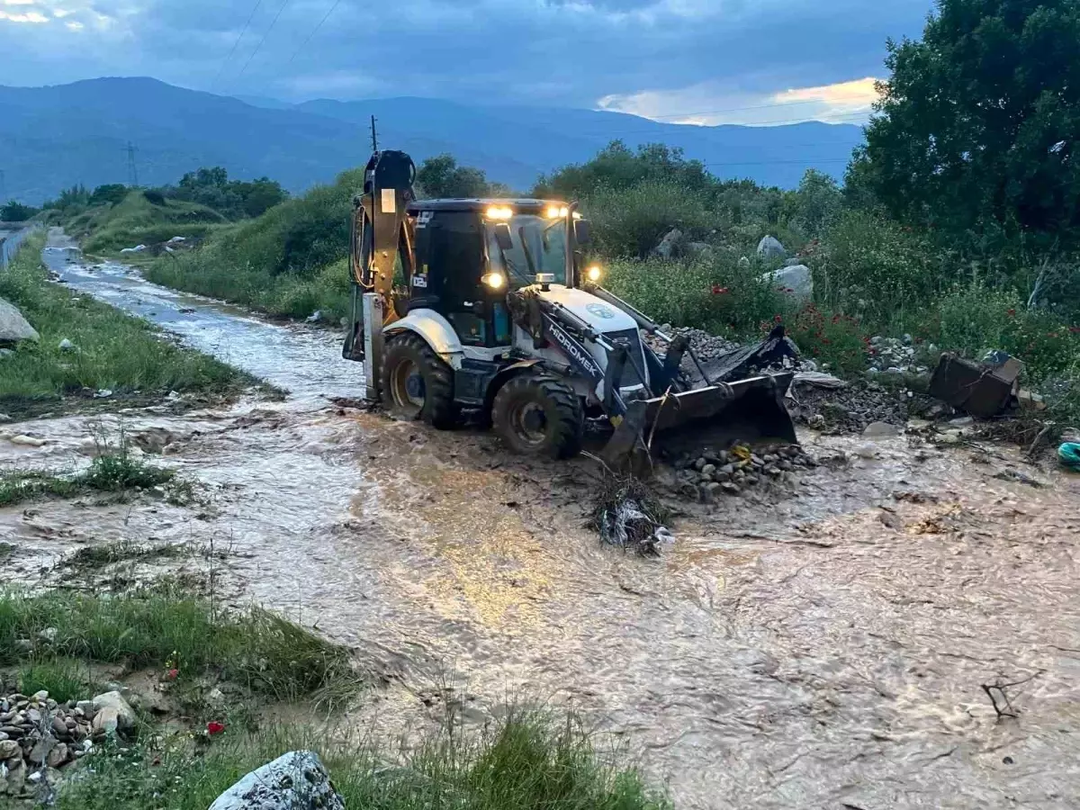 Bozdoğan\'da Sağanak Yağışlar Sonrası Su Taşkınları ve Kurtarma Çalışmaları