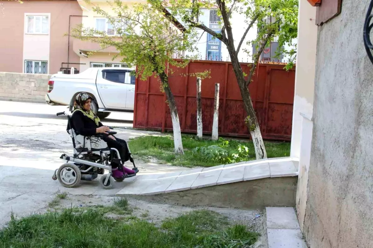 Van\'da Engelli Bireylere Destek: Gülten Çiftçiye Tekerlekli Sandalya ve Rampanın Yapılması