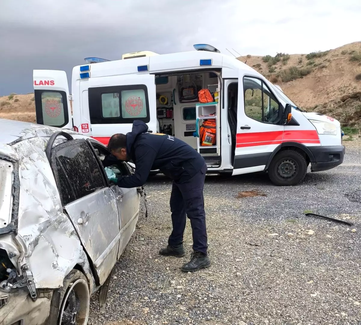 Başkale\'de Trafik Kazası: Sürücü Yaralandı