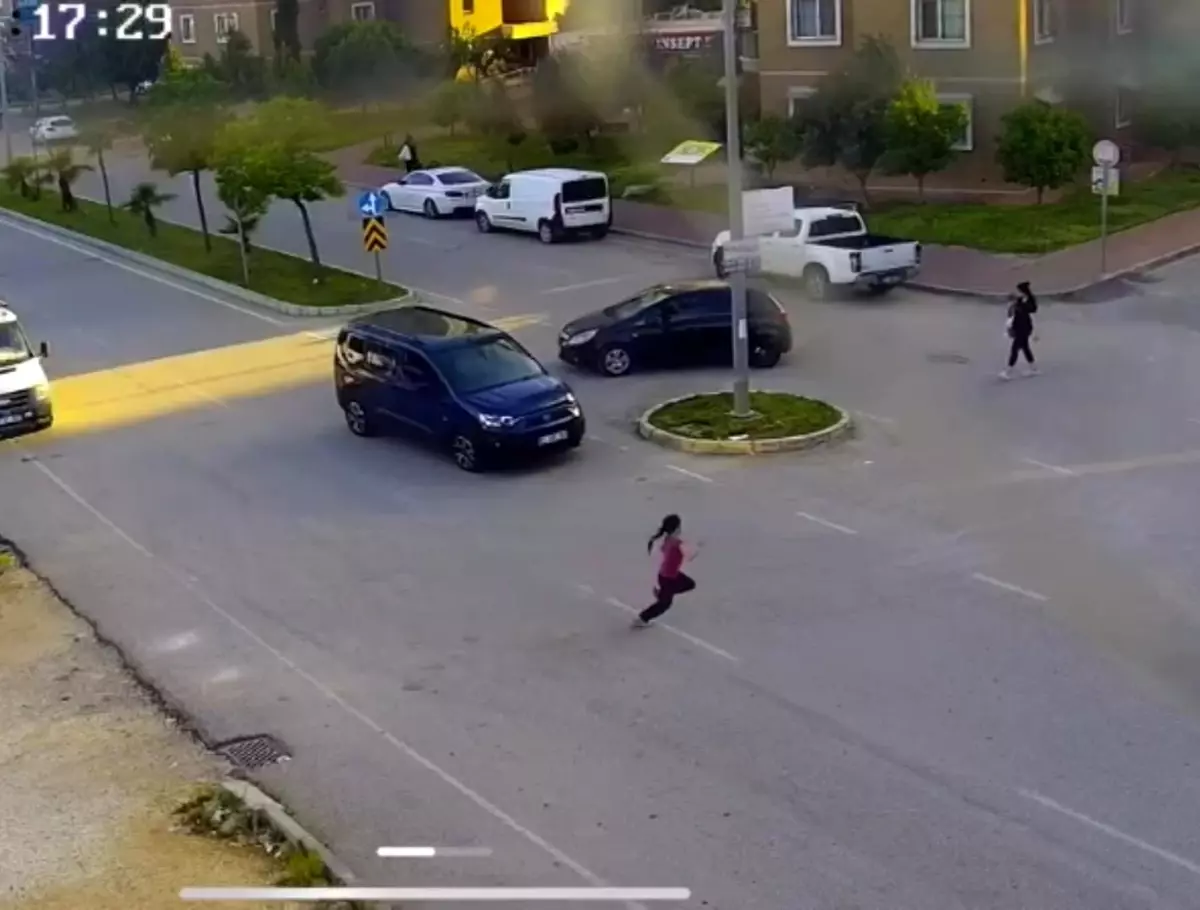 Adana\'da Çocuk Trafik Kazasında Ağır Yaralandı