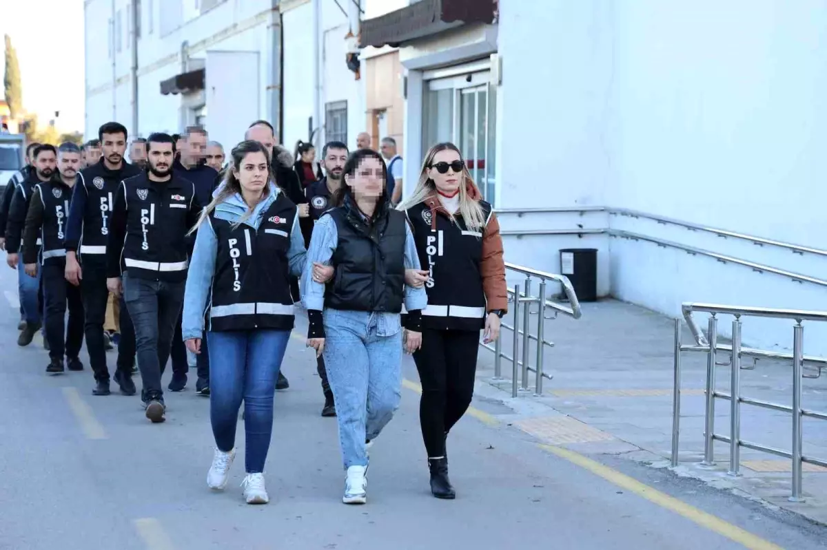 Adana Büyükşehir Belediyesi\'nde Rüşvet Davası: 12 Sanığa 19 Yıla Kadar Hapis Cezası İsteniyor