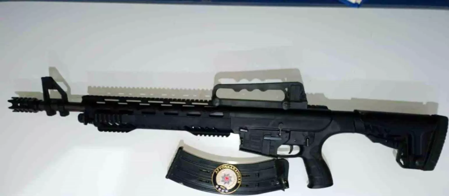 Trafikte Havaya Ateş Açan Gençler Yakalandı