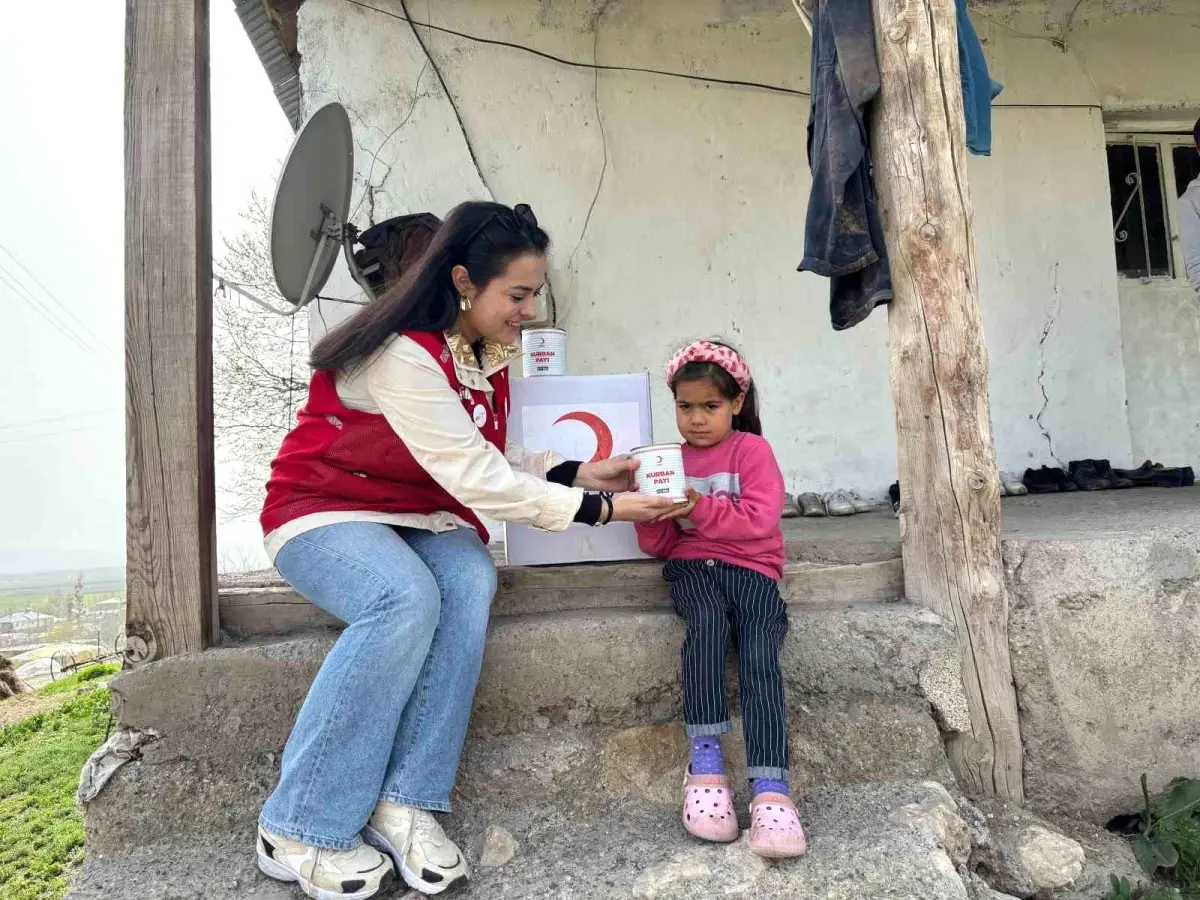 Kızılay Ağrı Şubesi İhtiyaç Sahiplerine Yardım Eli Uzatıyor