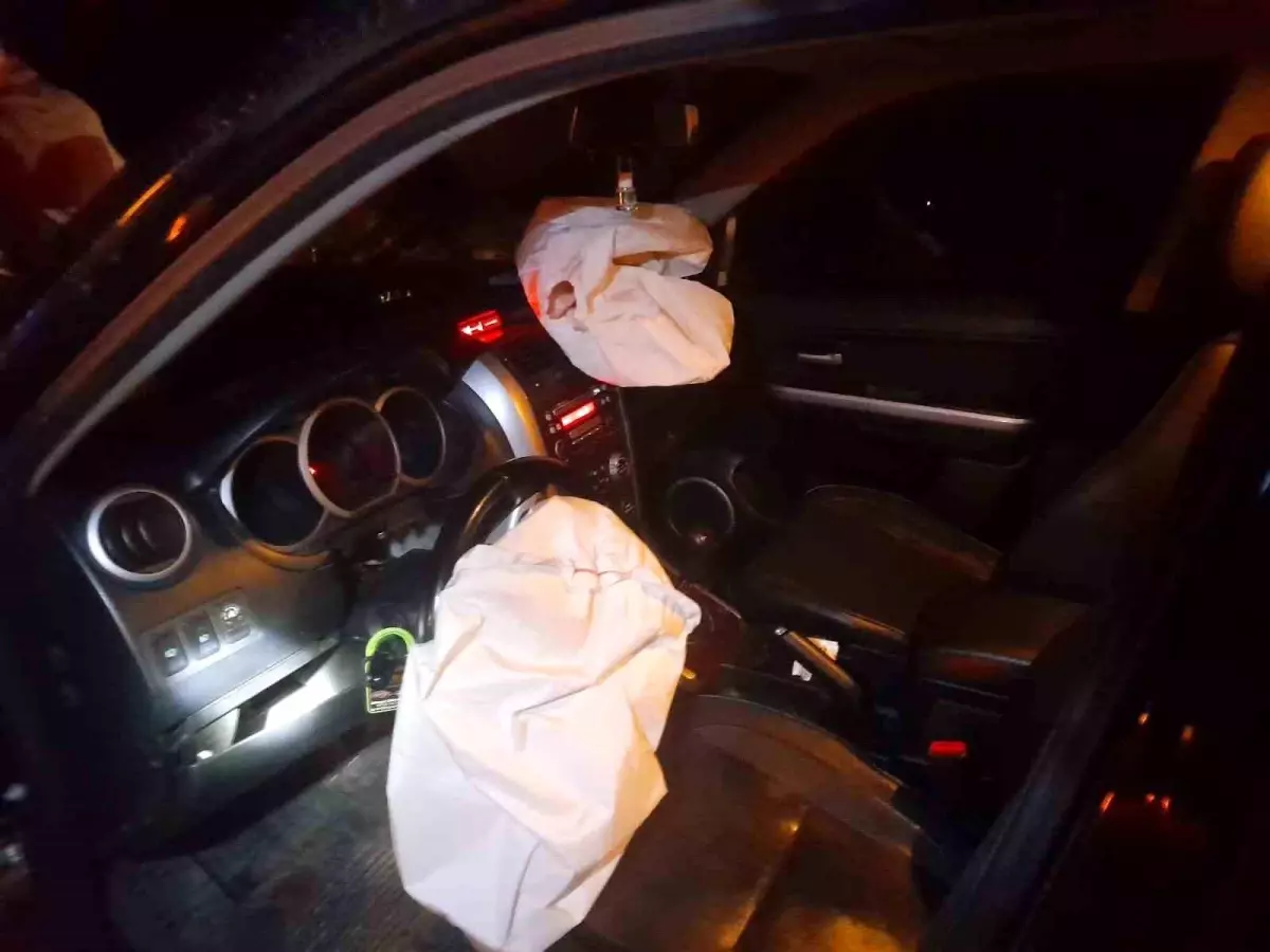 Manavgat\'ta Trafik Kazası: 3 Yaralı