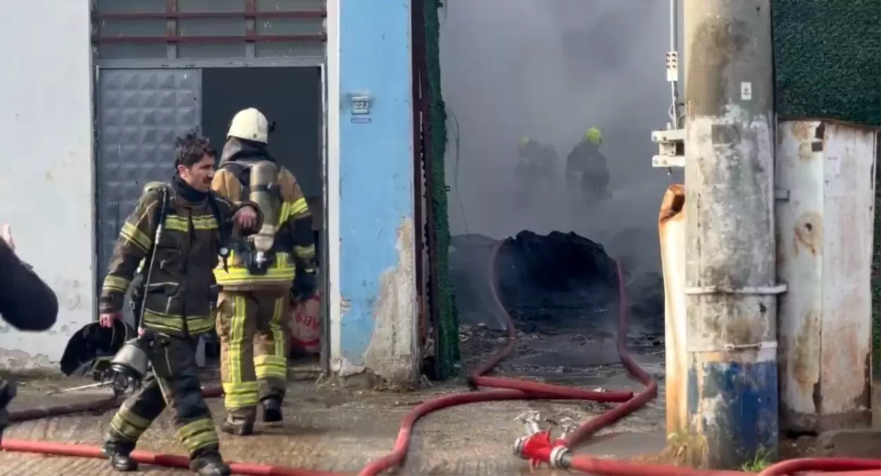 Bursa\'da İki Fabrikanın Ortasında Yangın Çıktı