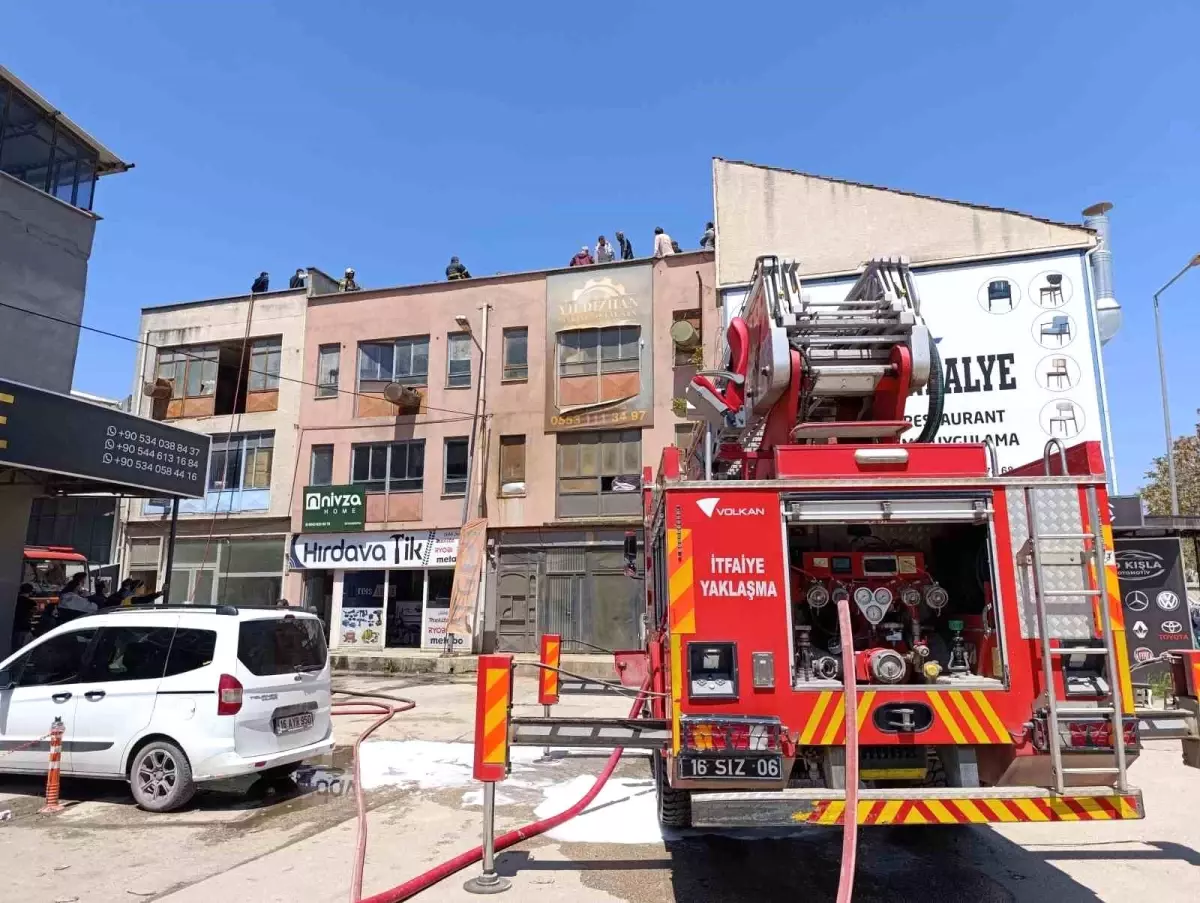 İnegöl\'de Mobilya İmalathanesinde Yangın