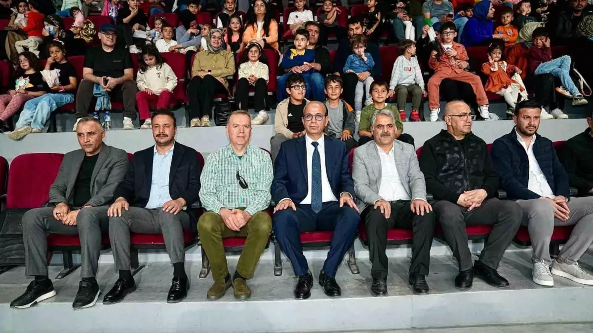 Cambaz Mithat\'tan Unutulmaz Sirk Gösterisi