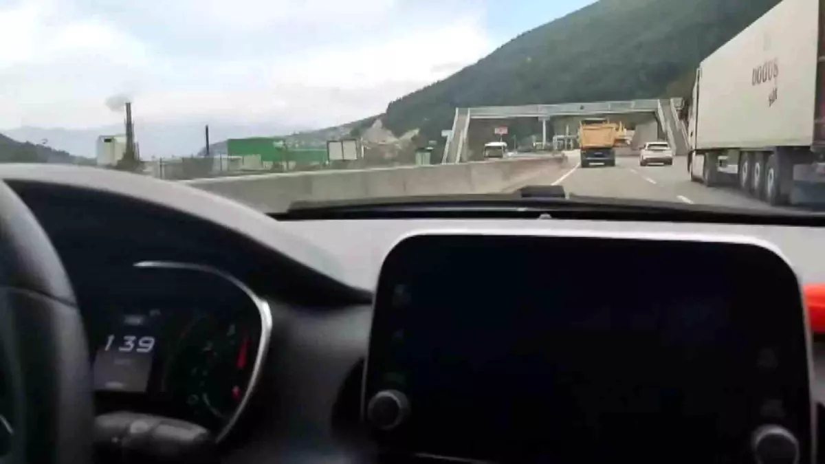 D-650 Yolunda Hız Yarışı: Kamyon Otomobili Geride Bıraktı
