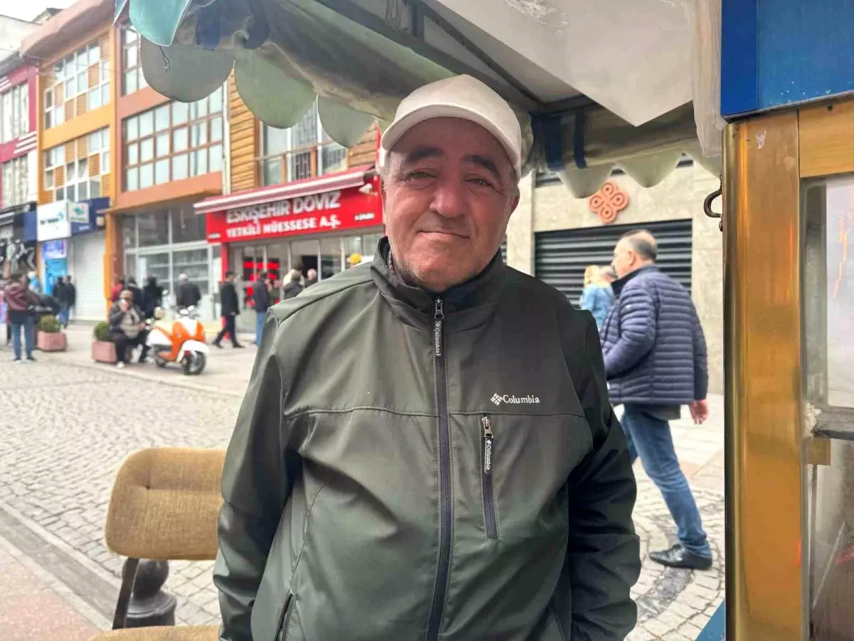 Eskişehir\'de Ani Hava Değişimleri Seyyar Esnafı Zorluyor