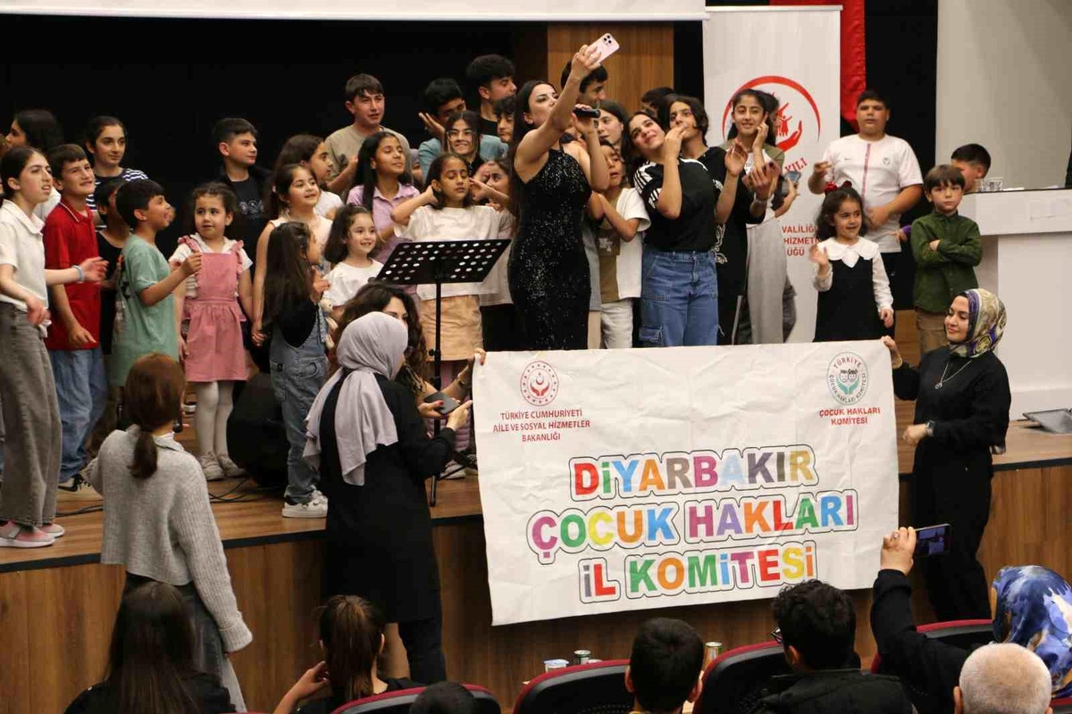 Diyarbakır\'da Şehit Yakınları ve Gaziler İçin Aile Yılı Kapsamında Konser Düzenlendi
