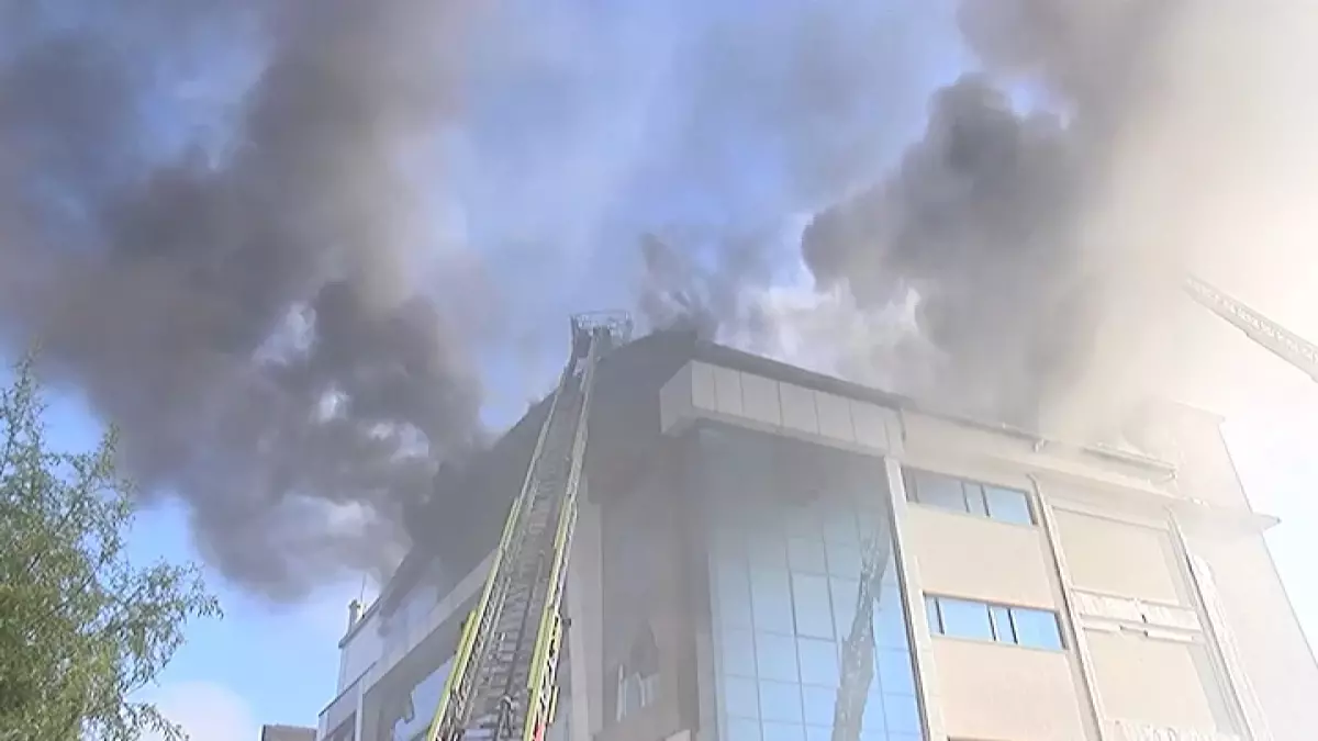 Esenyurt\'ta Tekstil Fabrikasında Yangın