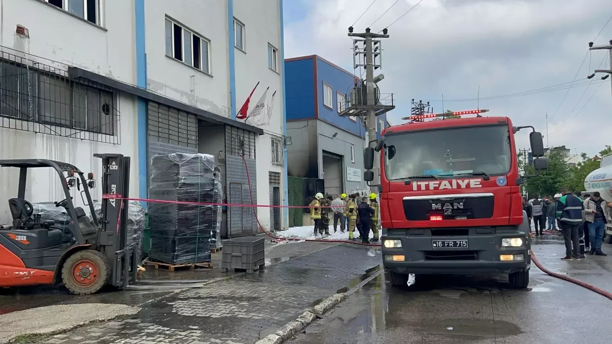 Bursa\'da Kauçuk Fabrikasında Yangın