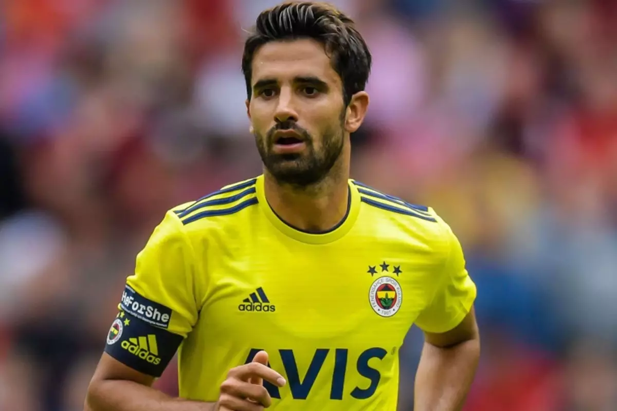 Fenerbahçe\'nin eski futbolcusu Alper Potuk\'a büyük şok: Sahadan çekilin talimatı pahalıya patladı