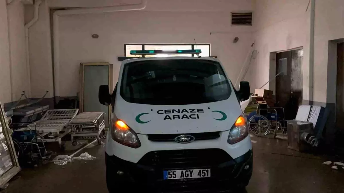 Fransa\'da Yangında Hayatını Kaybeden 3 Kız Kardeşin Cenazesi Rize\'ye Getirildi