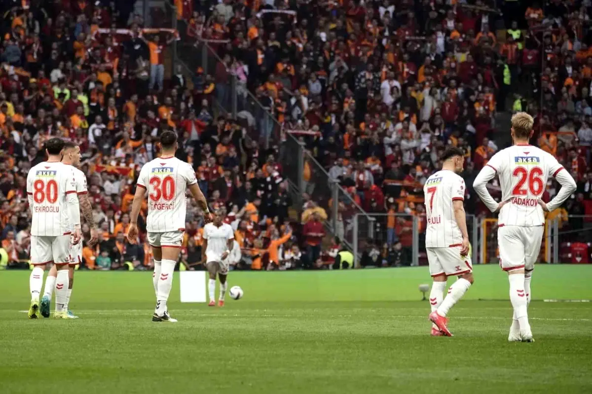 Galatasaray, Sivasspor\'u 4-1 Yendi