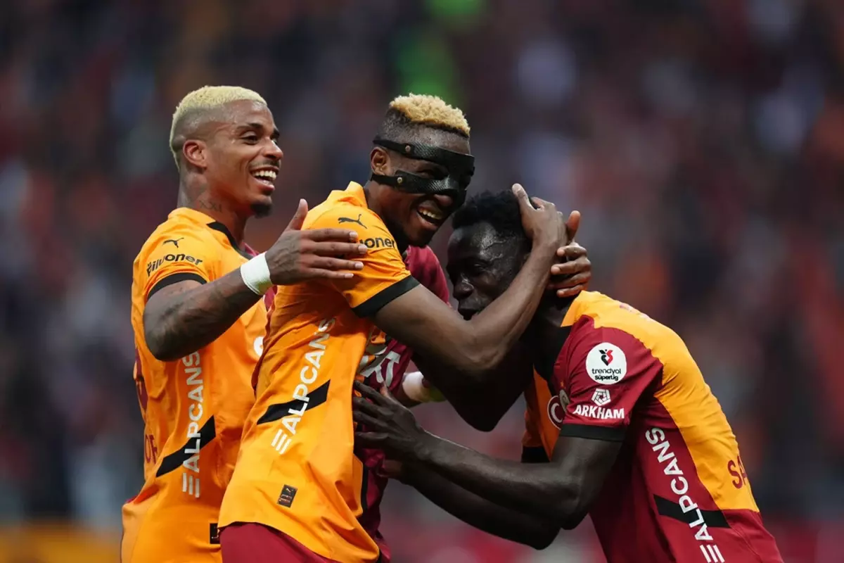 Galatasaray, Sivasspor\'a gol oldu yağdı! Osimhen\'den kariyer rekoru