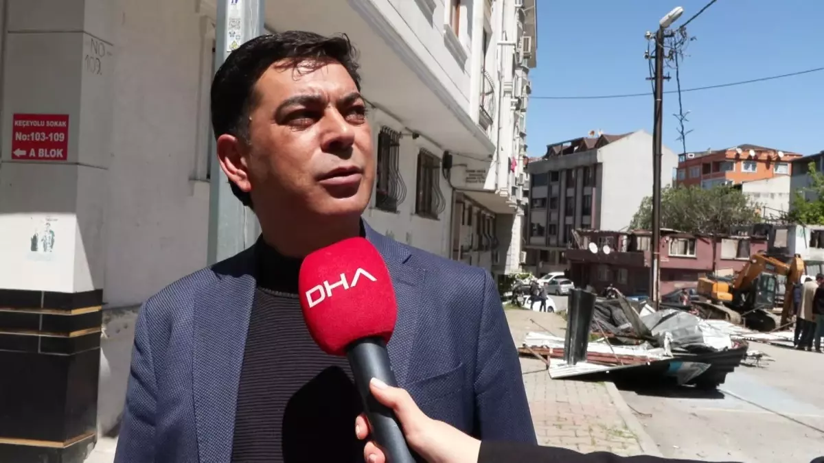 Gaziosmanpaşa\'da Yol Çöktü