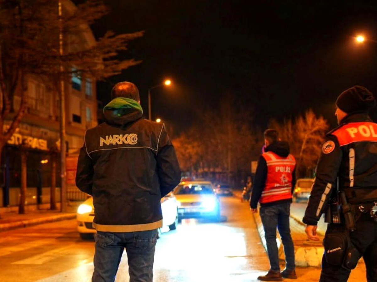 Isparta\'da Trafik Denetimi: 12 Sürücüye Ceza