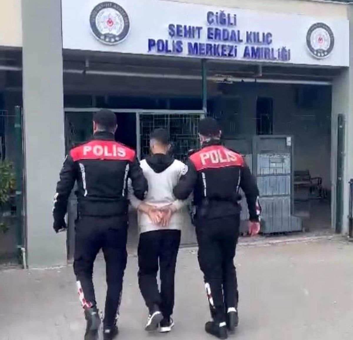 Hırsızlık suçlusu İzmir\'de yakalandı