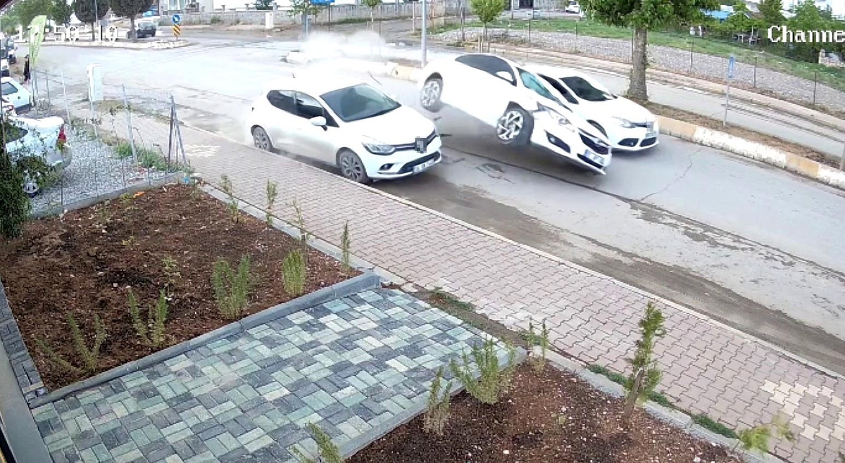 Adıyaman\'da Zincirleme Kaza: 1 Yaralı