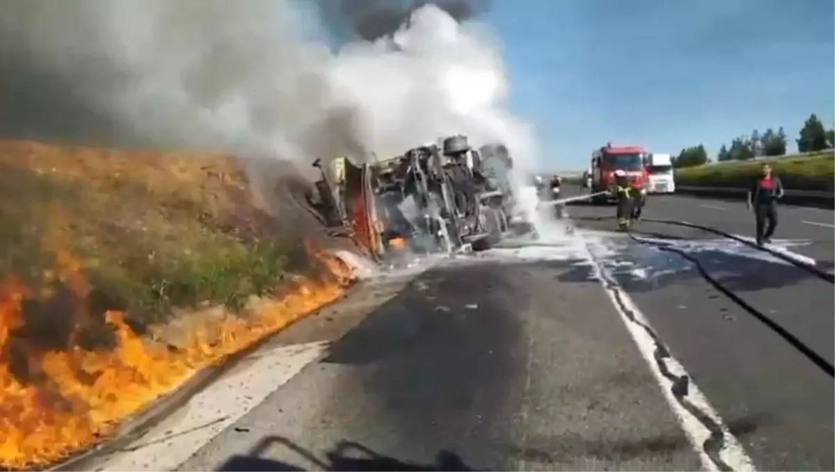 Şanlıurfa\'da Tanker Devrildi, Yangın Çıktı