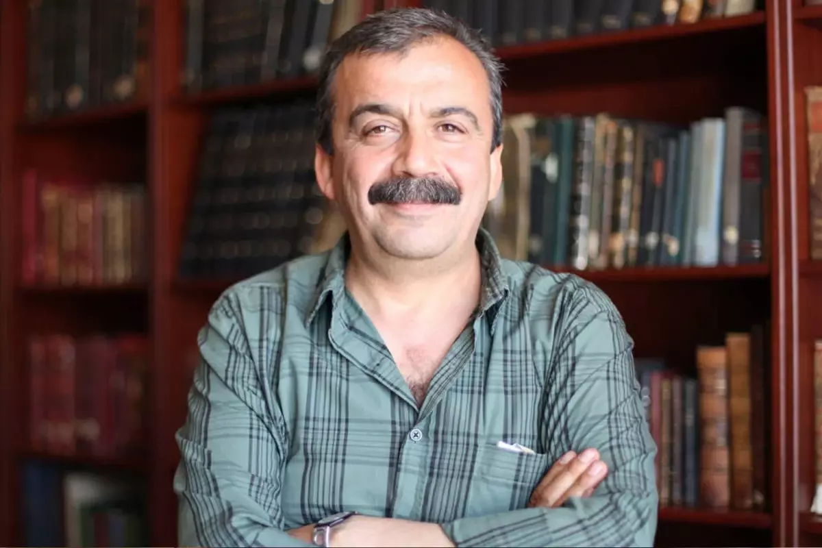 Sırrı Süreyya Önder\'in vefatı sonrası ünlülerden peş peşe taziye mesajları