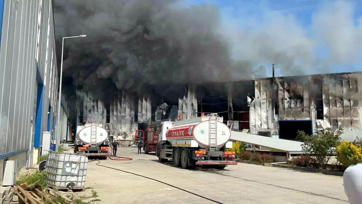 Çerkezköy\'de Fabrika Yangını ve Patlamalar