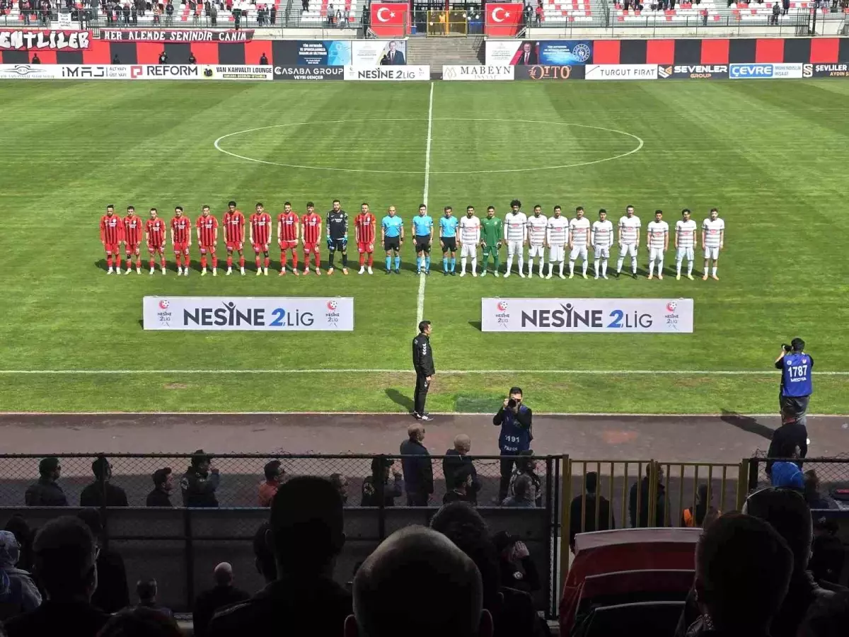 Vanspor FK, Karaman FK\'yi 4-1 Yendi
