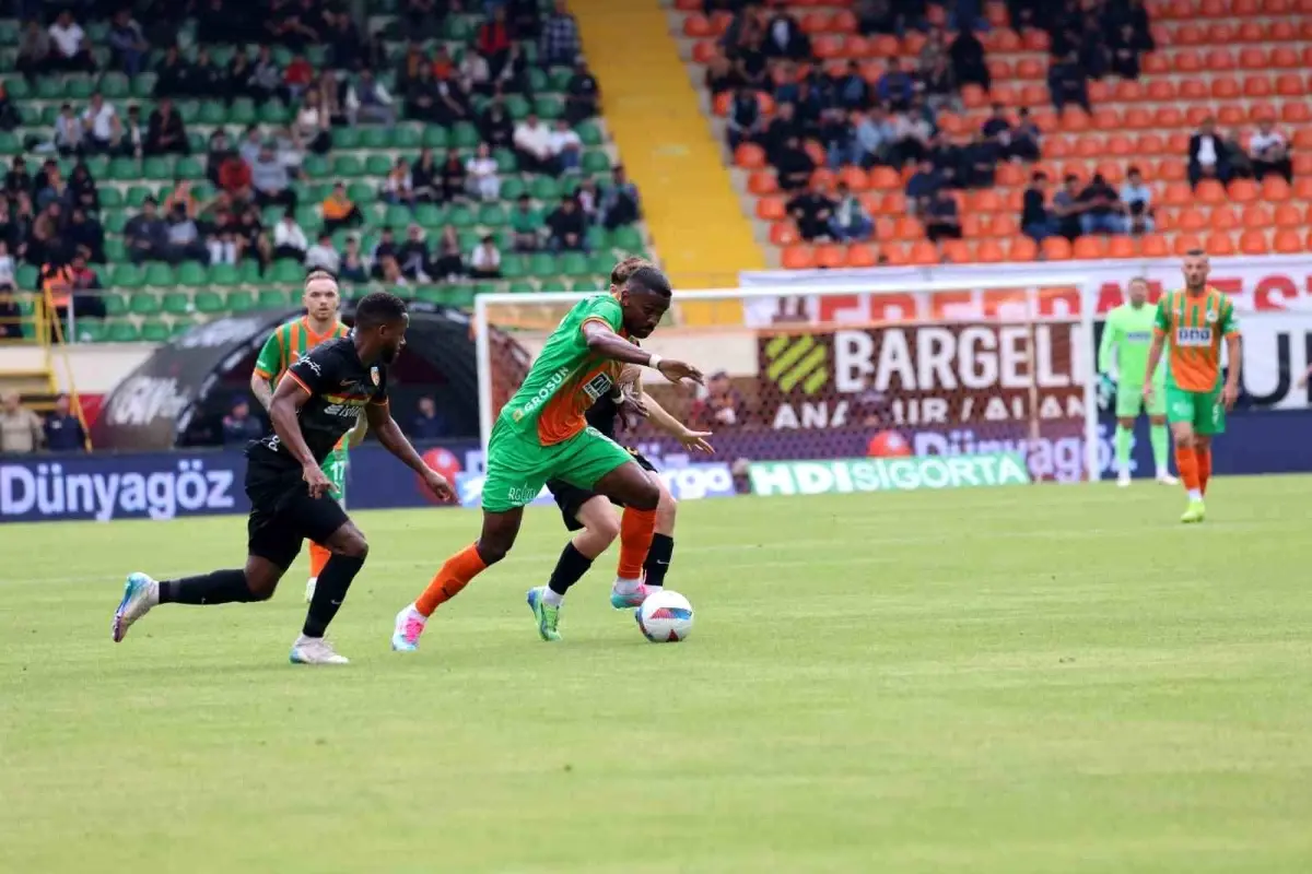 Alanyaspor, Kayserispor\'u İlk Yarıda Geçti