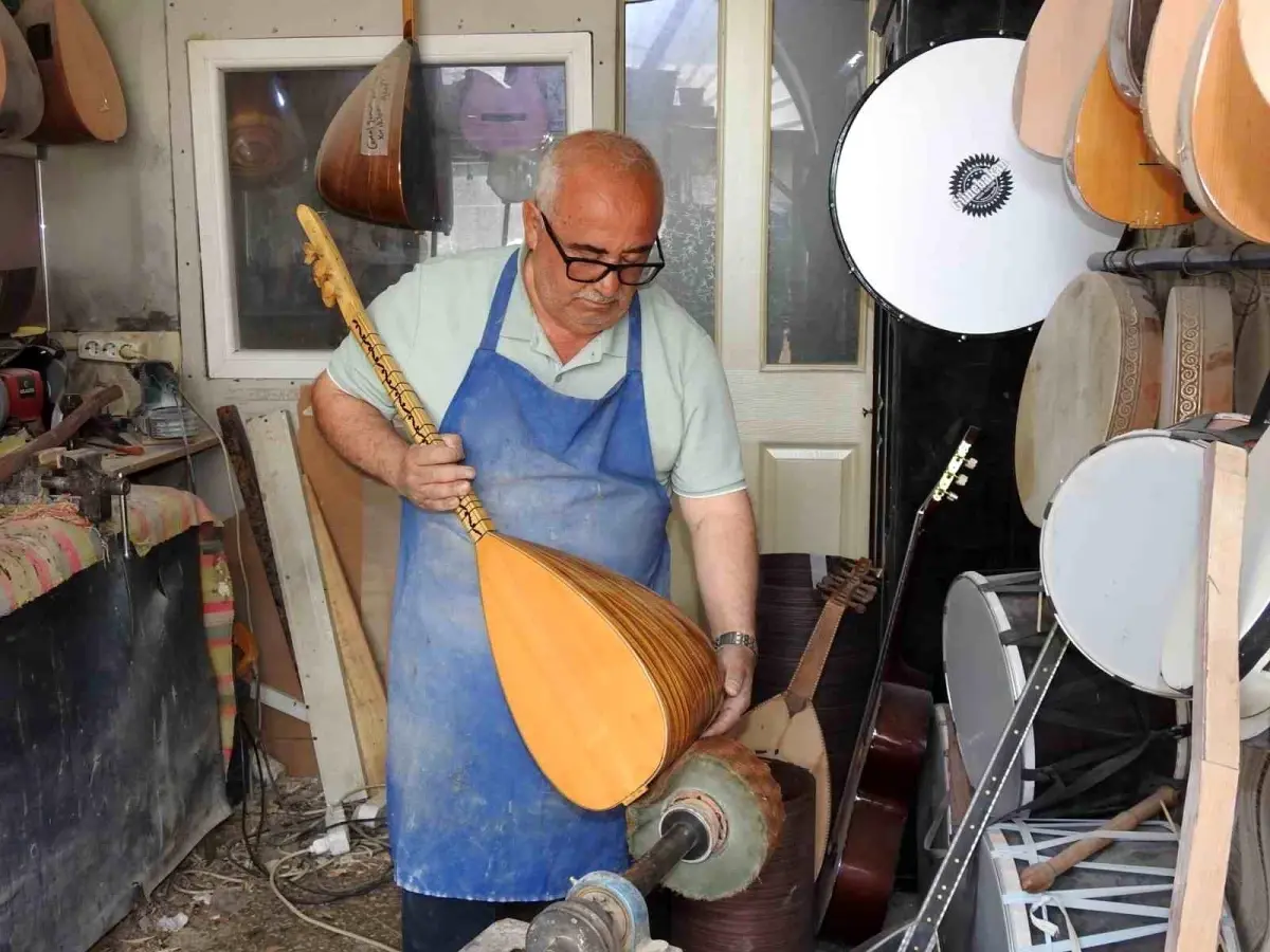 Bağlama Ustası Çalamıyor