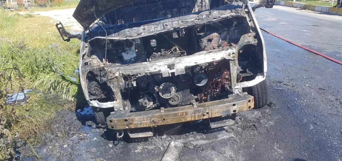 Kuşadası\'nda Kamyonette Yangın