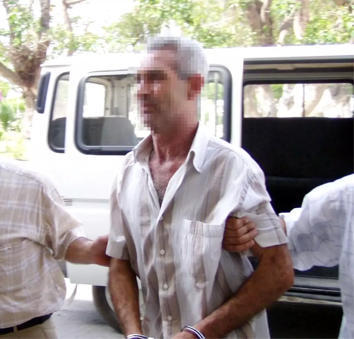 CHP Lideri Özgür Özel\'e Saldırı: Zanlının Korkunç Geçmişi