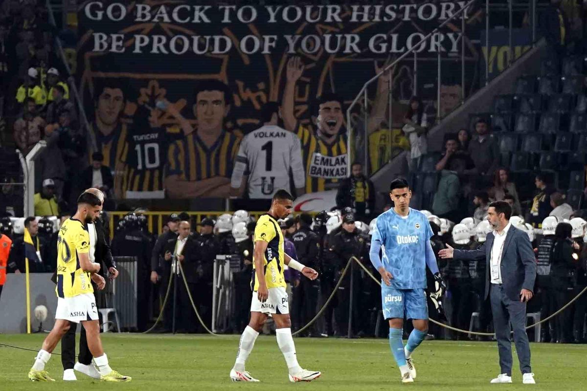 Fenerbahçe, Beşiktaş\'a 1-0 Kaybetti