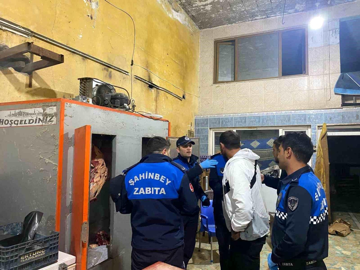 Gaziantep\'te 1.5 Ton Bozuk Et Ele Geçirildi