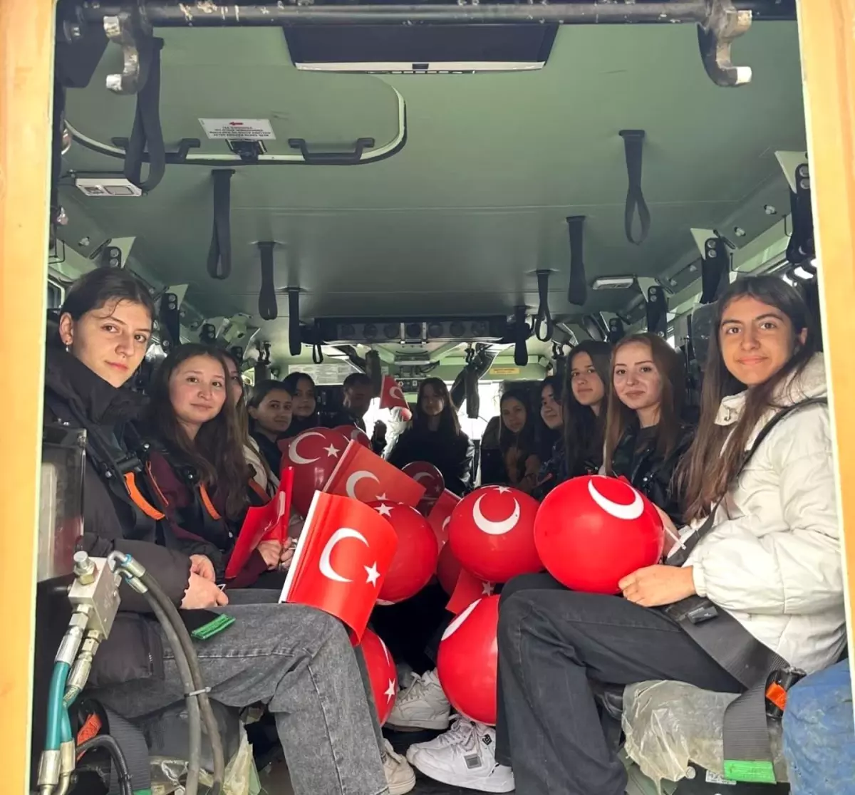 Öğrenciler Jandarma Eğitim Merkezini Ziyaret Etti
