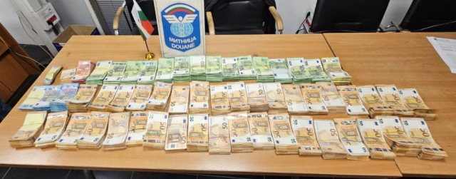 Tıra gizlenen 15 milyon lira dedektör köpek kaçamadı