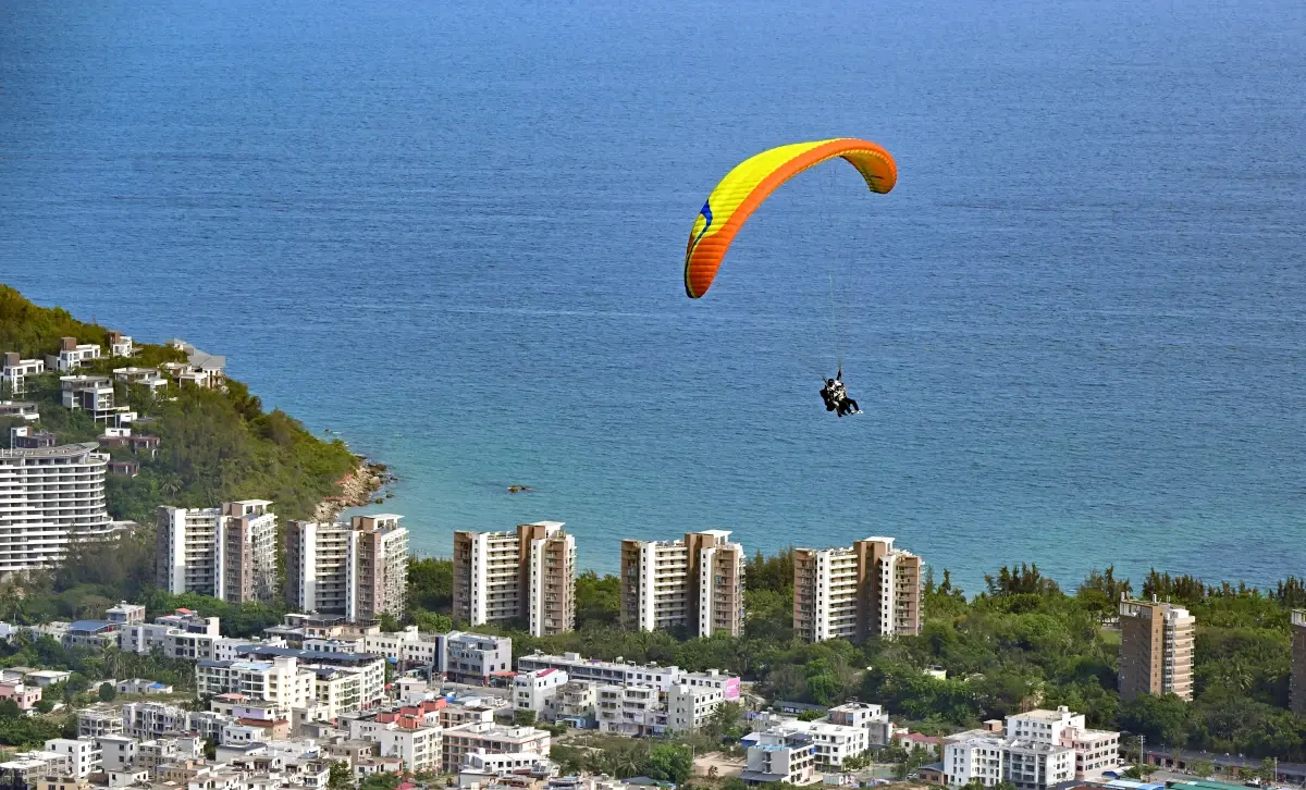 Hainan\'da Yamaç Paraşütü İlgi Görüyor