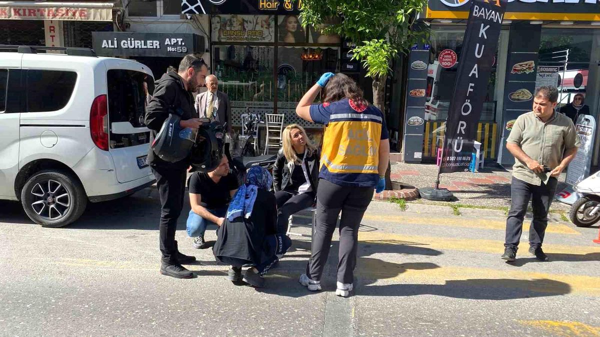 Aydın\'da Trafik Kazası: Kadın Motosiklet Sürücüsü Yaralandı