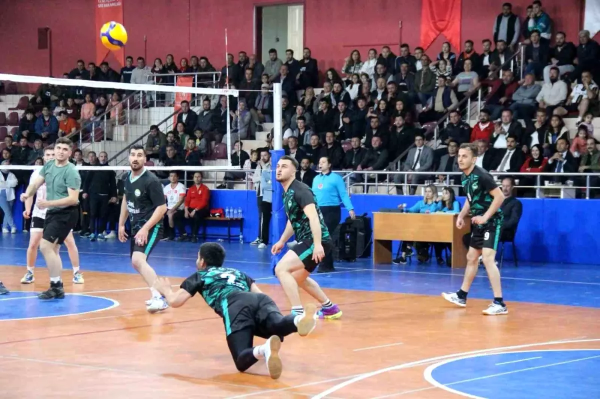 Çal\'da Voleybol Turnuvası Şampiyonu Belli Oldu
