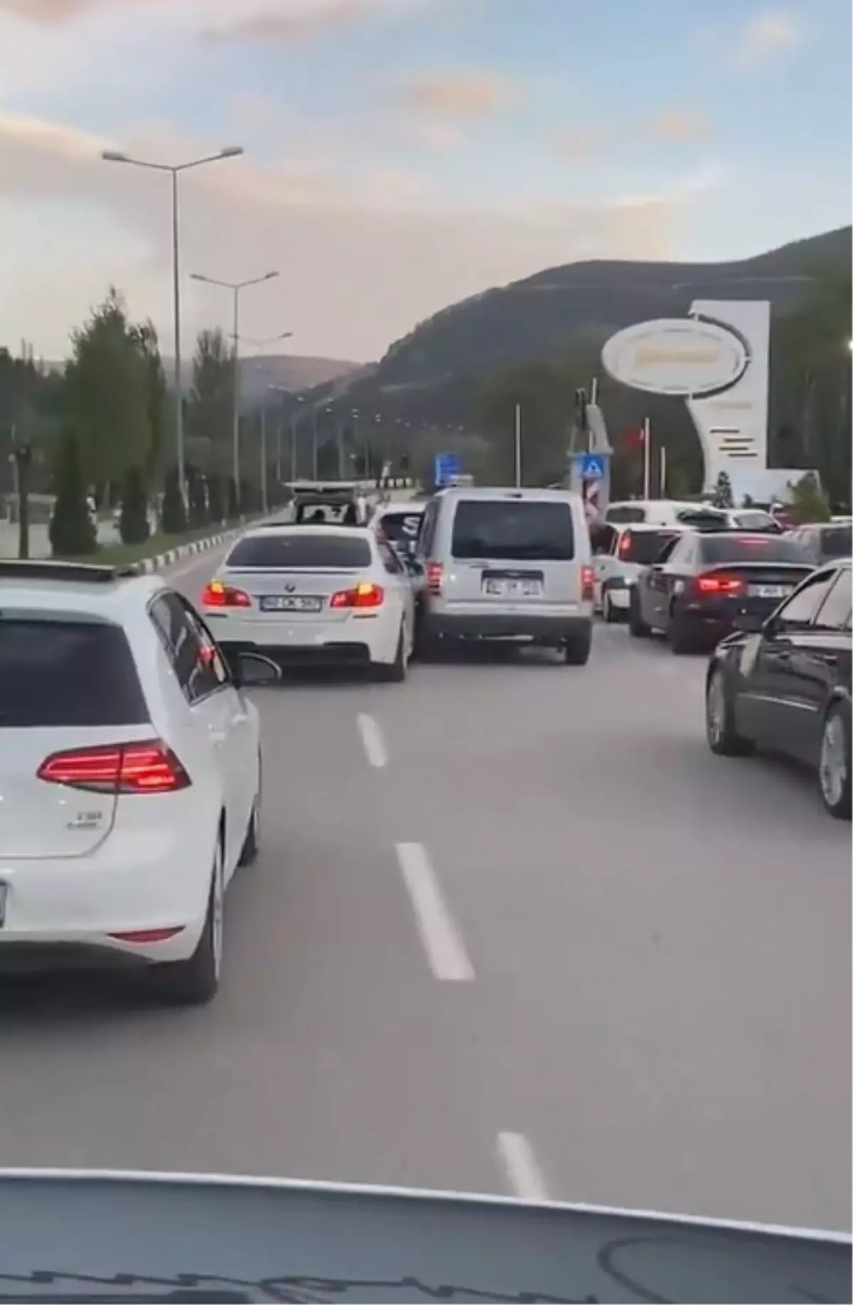 Düğün Konvoyunda Tehlikeli Yarış