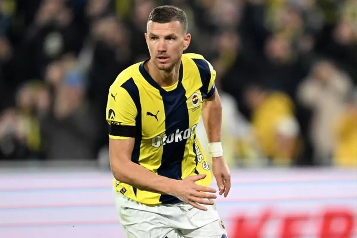 Edin Dzeko\'dan sürpriz açıklama! Herkesin kafasını karıştırdı