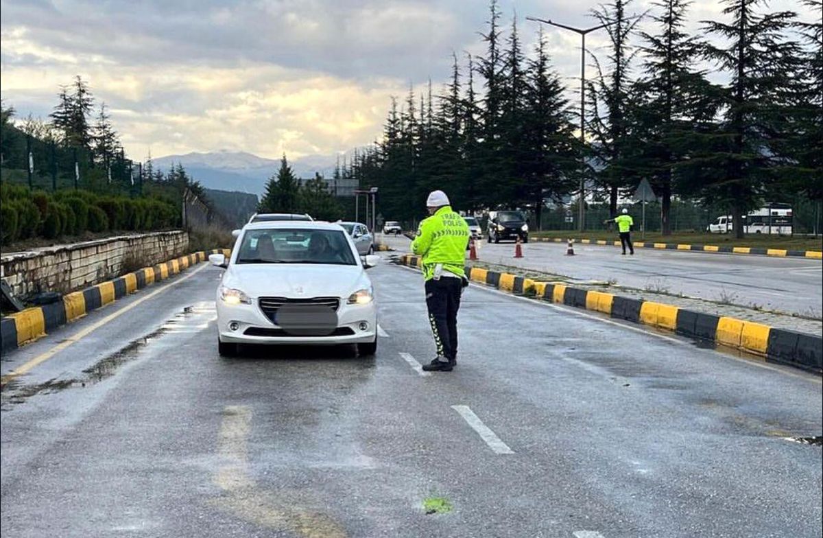 Isparta\'da Polis Denetimlerinde 37 Bin Kişi Kontrol Edildi