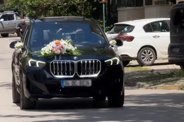Kadir Ezildi ve Gamze Türkmen mutluluğa 'evet' dedi Kadir Ezildi ve Gamze Türkmen mutluluğa 'evet' dedi