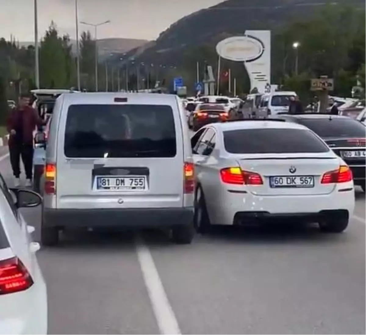 Düğün Konvoyunda Tehlikeli Yarış
