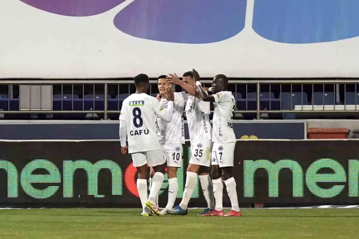 Kasımpaşa, Trabzonspor\'u 1-0 Önde Bitirdi